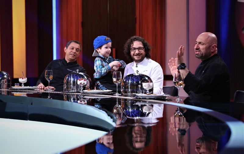 Un copil de 4 ani le gătește chefilor Bontea, Dumitrescu și Scărlătescu