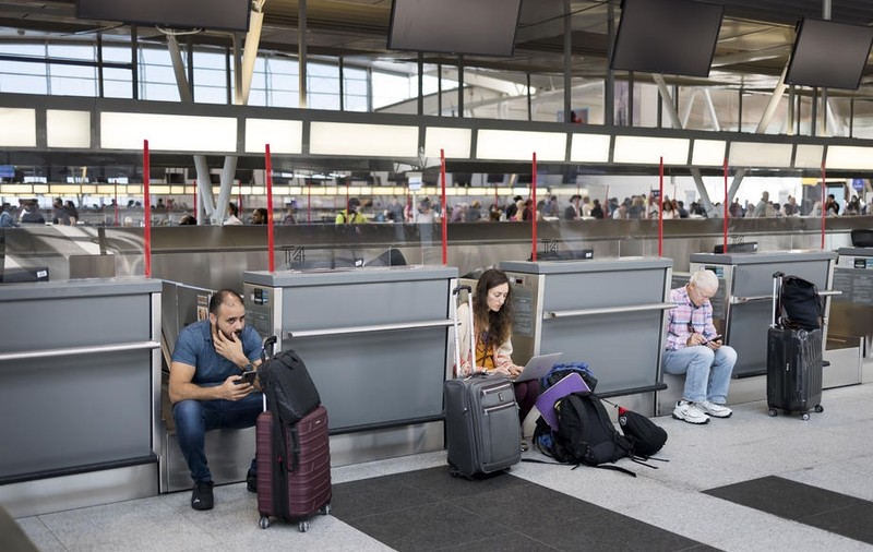 Campania unui producător de bere: ți se anulează avionul, primești șase sticle gratis!