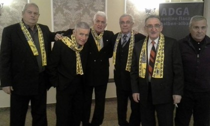 Constantin Cernăianu (al doilea din stânga) a avut ultima ieşire publică în decembrie 2014, la lansarea celui de-al doilea volum din istoria Petrolului