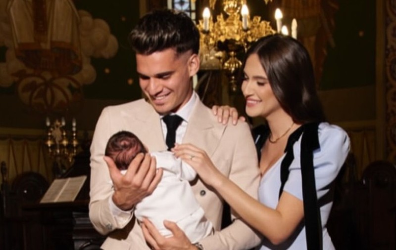 Primele imagini cu băiețelul lui Ianis Hagi! Elena și fiul lui Gică Hagi și-au botezat în mare secret micuțul
