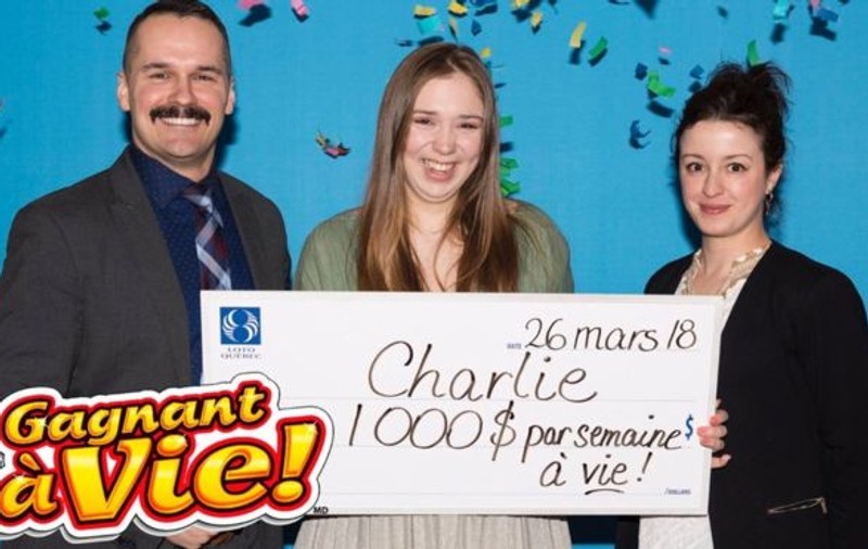 O tânără a câștigat 1.000 de dolari pe săptămână pentru tot restul vieții ei cu un bilet cumpărat cadou la împlinirea a 18 ani