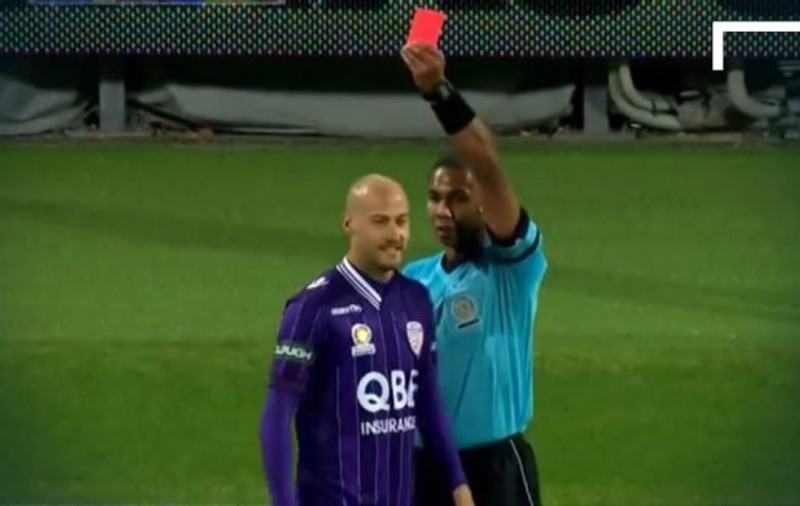 VIDEO / Vlădoiu are de ce să fie "gelos". Un australian a fost eliminat după doar 17 secunde!