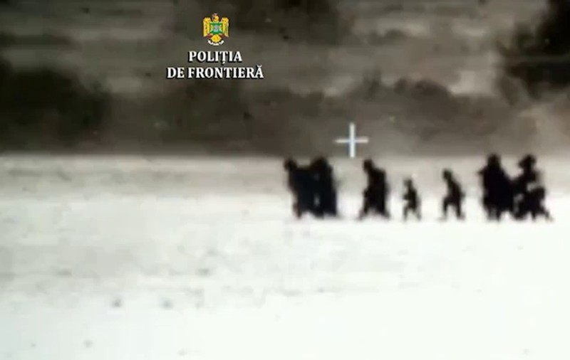 VIDEO | 17 migranți au fost depistați de polițiștii de frontieră în Timiș
