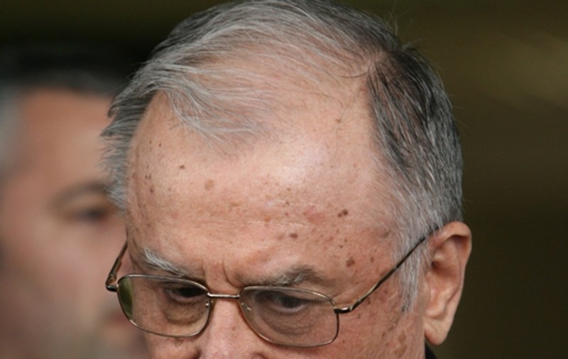 Absenţa lui Iliescu, motivată în mod diferit de liderii partidului! Vezi cum s-au CONTRAZIS Ponta şi Oprescu!
