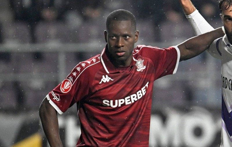 Kader Keita de la Rapid a lovit cu mașina o femeie și a fugit de la locul accidentului. Femeia e la Spitalul Floreasca în stare gravă
