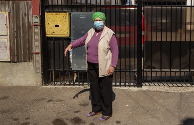 O femeie a mers să-și vopsească părul la vecina ei