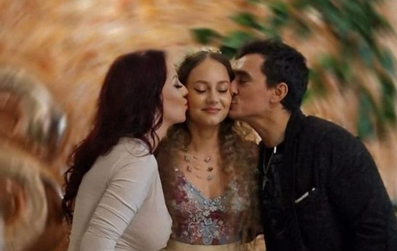 Fiica Larisei și a lui Marian Drăgulescu a împlinit 18 ani. Cum a fost surprinsă Beatrice alături de părinții ei