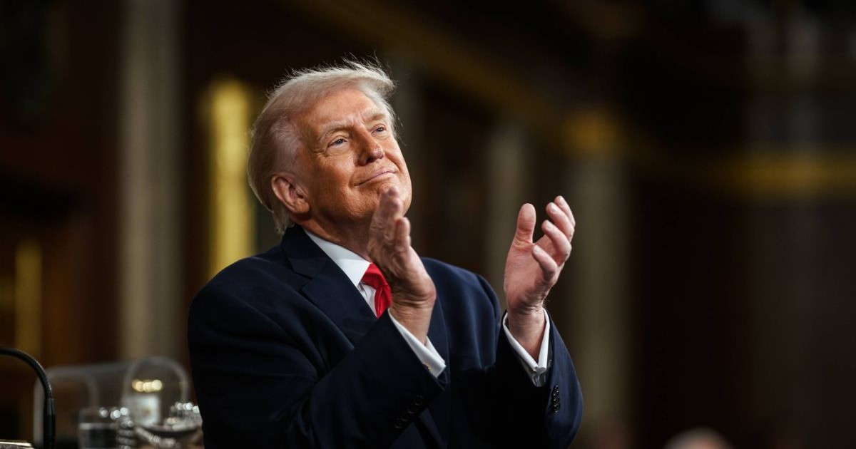 Donald Trump aplaudă la finalul discursului despre Starea Națiunii la Washington DC, SUA, 24 februarie 2026