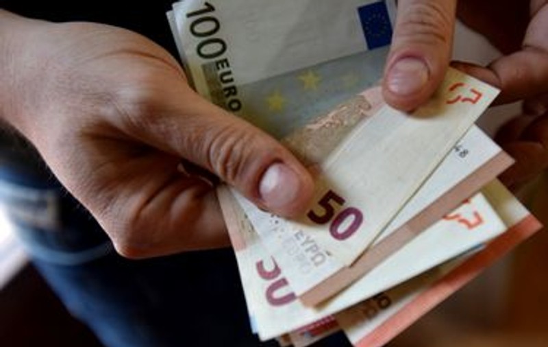 Un român a câștigat 280.000 de euro într-o lună cu o afacere fantomă deschisă în Germania
