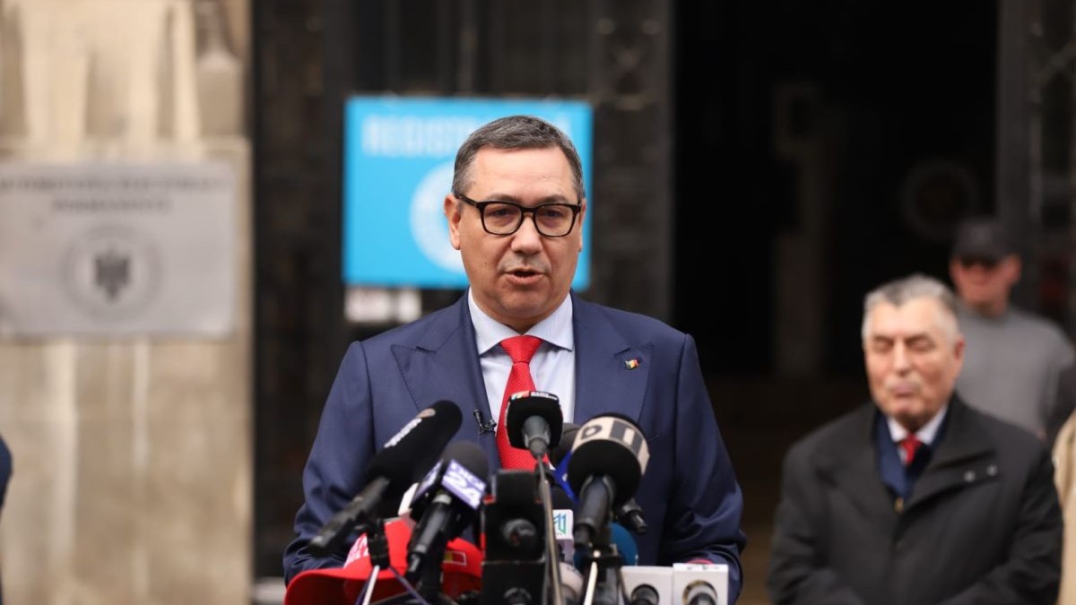 Victor Ponta și-a depus pe 12 martie candidatura la alegerile prezidențiale la BEC
