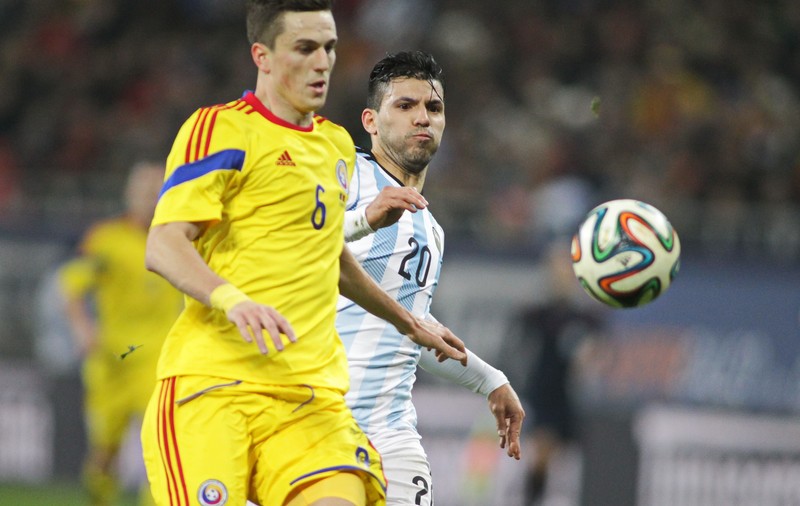 Florin Gardoș are autograf de la un "Balon de aur". Tricolorul este sigur că ne calificăm la Euro 2016, dar nu bagă mâna-n foc și pentru Mondialul din 2018 / VIDEO
