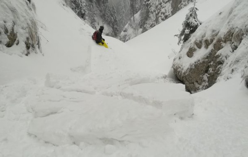 FOTO/ Risc de avalanşă în Masivul Postăvarul, din Poiana Braşov