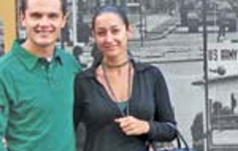 Va juca in Franta, se insoara la vara!