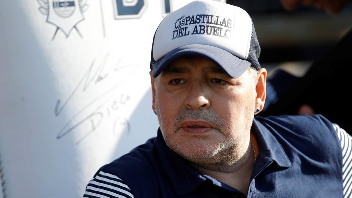 Diego Maradona, plasat în izolare, după ce a intrat în contact cu o persoană suspectă de coronavirus