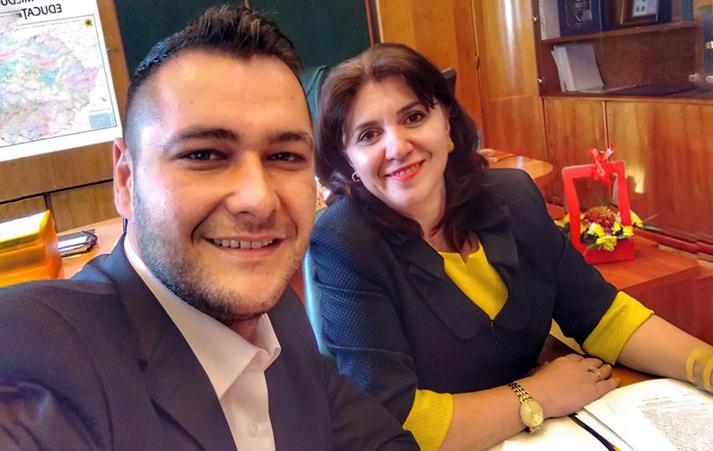 Un fost impresar de jucători cu zero expertiză în educație, nășit de familia Reghecampf, a ajuns consilier al ministrului Educației din Guvernul Orban!﻿