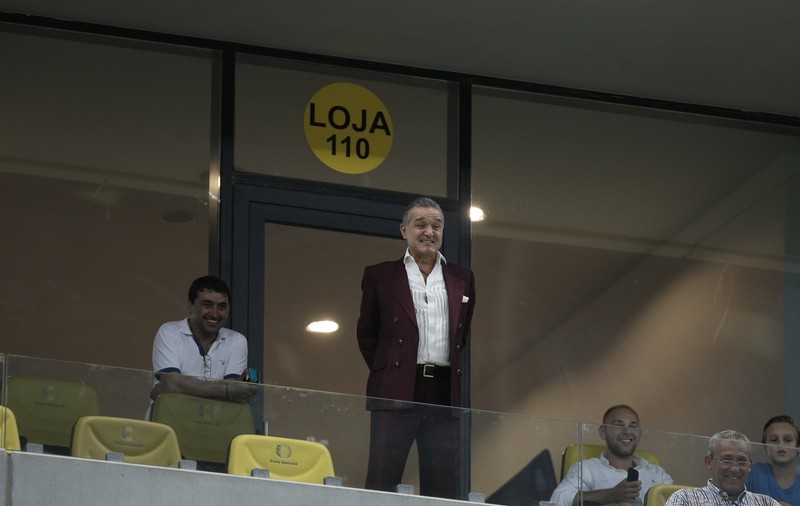 Gigi Becali a ironizat-o pe rivala CFR Cluj după transferul lui Julio Baptista: ”Râzi când se întâlnește cu mingea!”