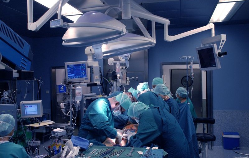 O doctorită a murit după ce a lucrat o tură de 18 ore. S-a prăbușit în fața pacientei
