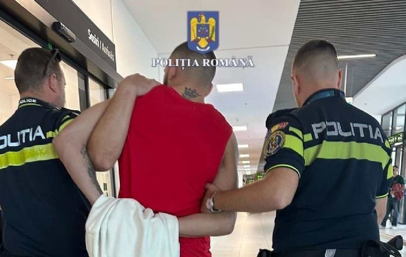 Bărbat condamnat la peste zece ani de închisoare, prins pe aeroportul din Iaşi cu acte de identitate false