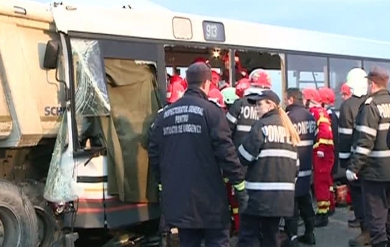 Cum au murit cele cinci persoane din accidentul produs în această dimineață pe Centura Ploieștiului: nisipul s-a basculat peste victime!