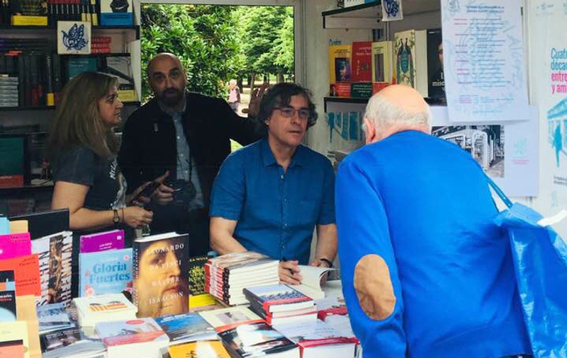 Mircea Cărtărescu, vedeta Târgului de Carte de la Madrid: a dat autografe timp de cinci ore!