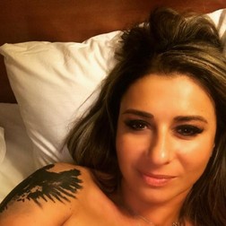 Anamaria Prodan și-a făcut un selfie în pat înainte de culcare. Ce au observant fanii. “Știi că dăunează”