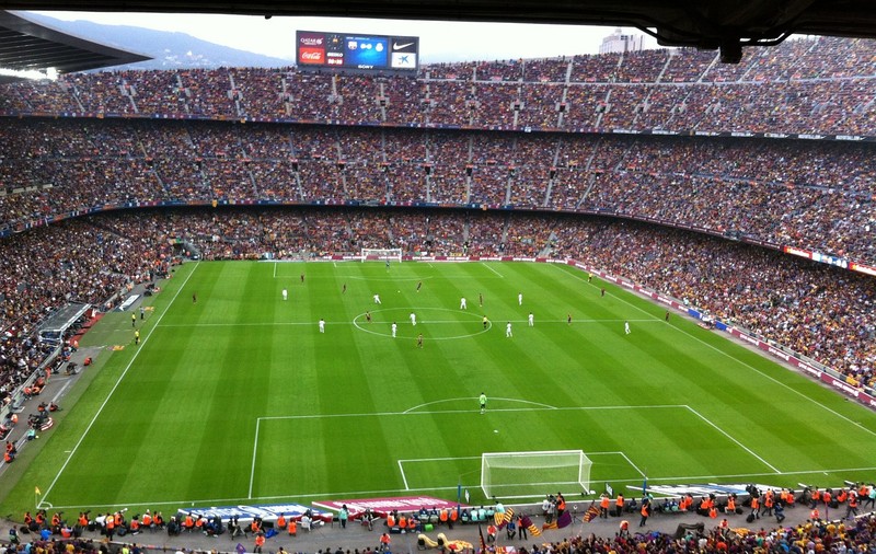 (Publicitate) Real Madrid vs Barcelona: 7 fotbaliști care au jucat pentru ambele echipe