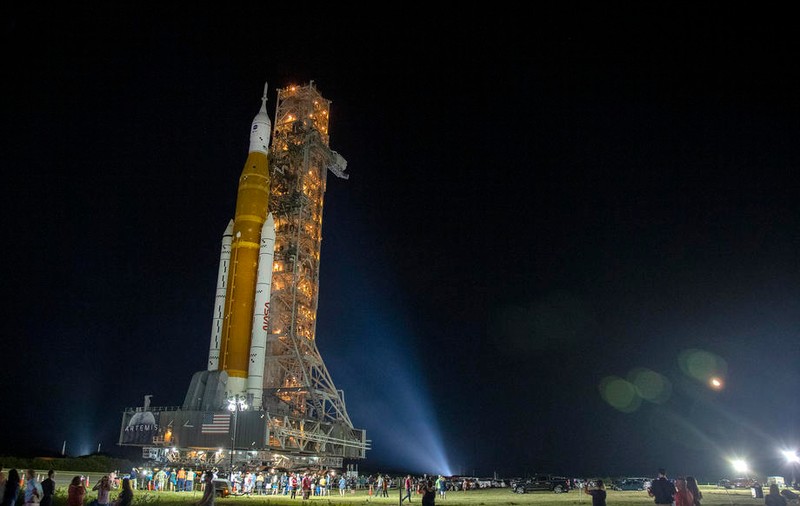 NASA pregătește misiunile care vor duce pe Lună prima femeie și prima persoană de culoare