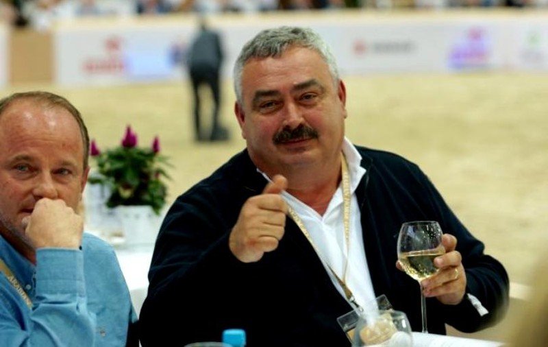 Newsweek: Detalii din dosarul în care a fost trimis în judecată nașul lui Dragnea junior și unde a semnat ministrul Apărării
