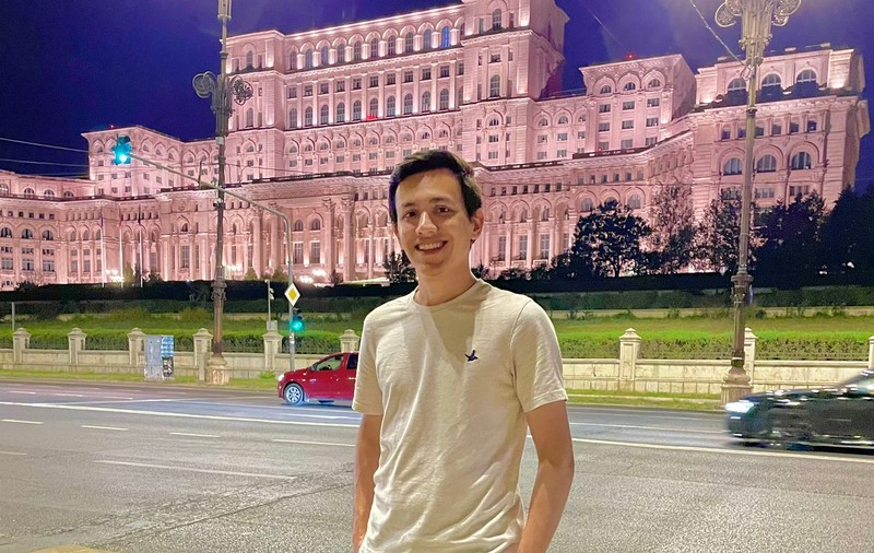 Juan Pablo, tânărul din Uruguay fascinat de limba română, pe care a învățat-o singur. „Frații mei latini, vă salut și sper să vă pot vizita din nou într-o zi!”