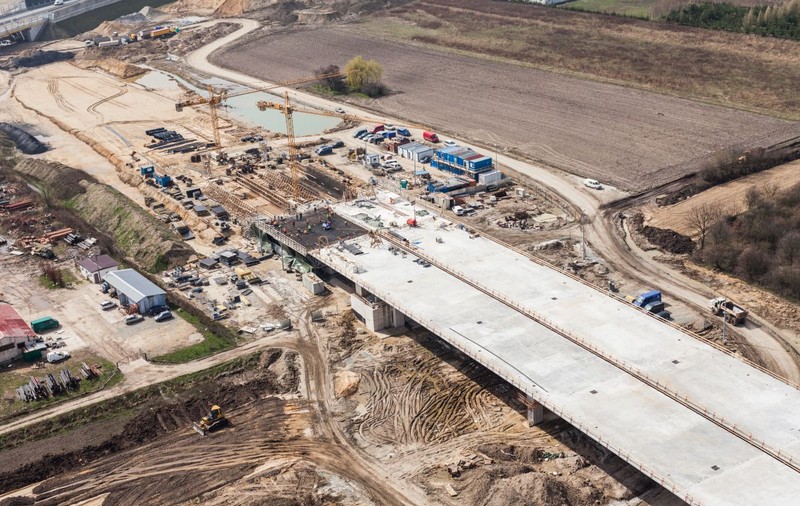 Guvernul promite peste 400 km noi de autostradă și peste 300 de cale ferată modernizată, prin PNRR