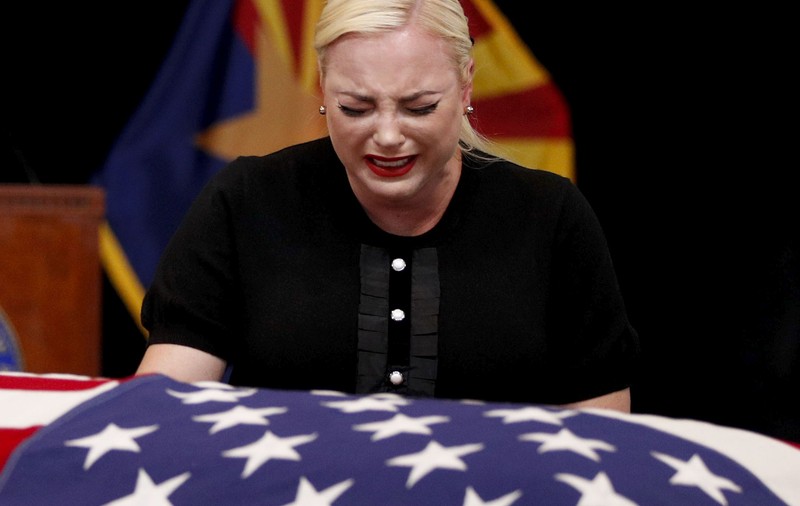 VIDEO | Fiica senatorului John McCain a plâns în hohote lângă sicriul tatălui său