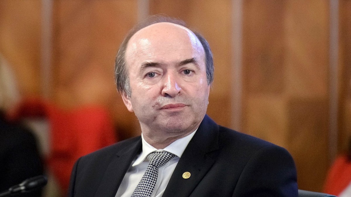 Tudorel Toader a fost ministru al Justiției în guvernele Grindeanu, Tudose și Dăncilă, din februarie 2017, până în aprilie 2019