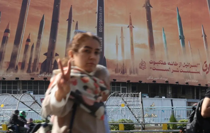 Reprimarea femeilor din Iran se intensifică sub acoperirea războiului: „Mai degrabă ne ucide poliția morală decât un atac israelian”