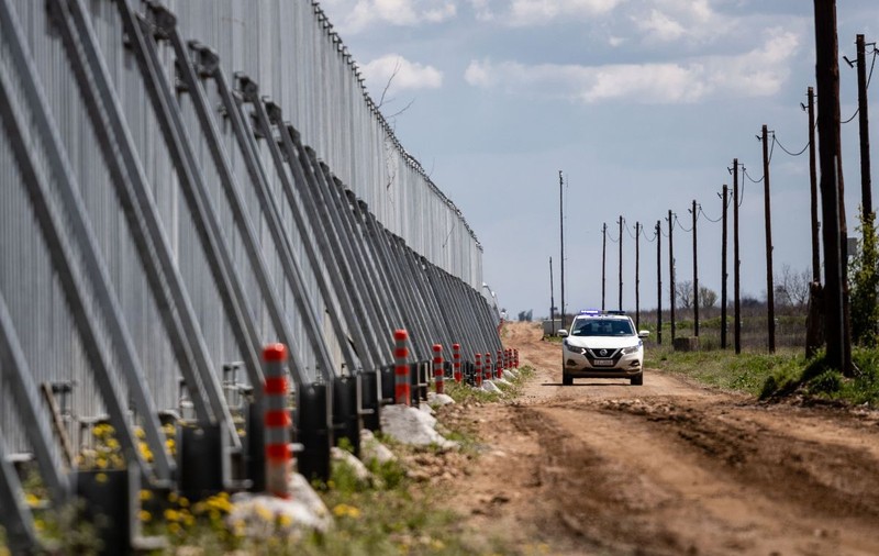 UE, îngrijorată de decizia Greciei de a folosi arme sonice împotriva migranților