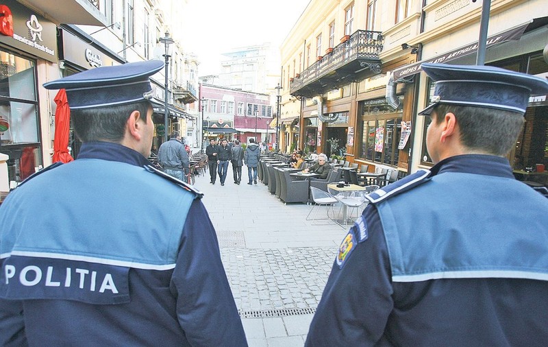 Poliţiştii îşi plătesc singuri apa de la «budă»