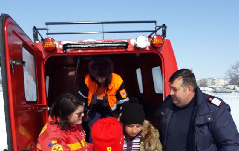 Intervenții cu șenilatele și cu elicopterul la urgențe, în județul Constanța. Unele drumuri sunt încă impracticabile/VIDEO&FOTO