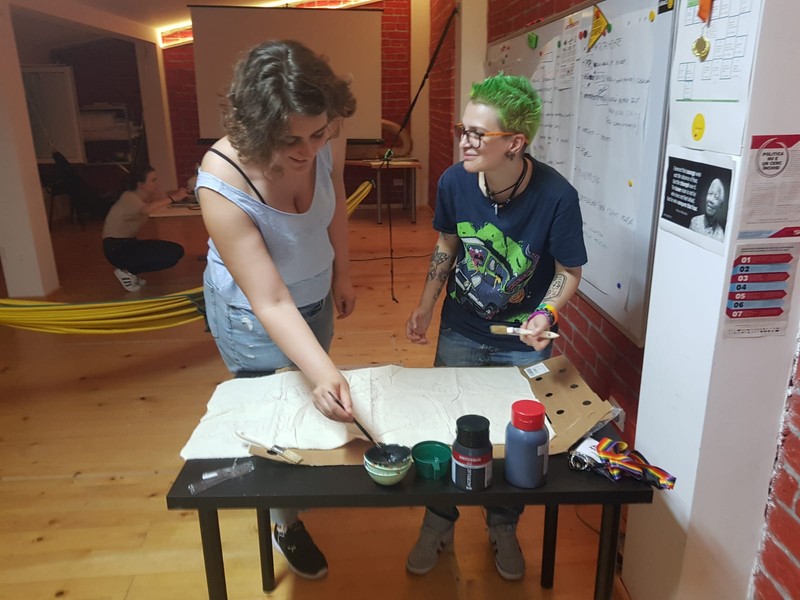 Andreea (stânga) și Zee (dreapta)