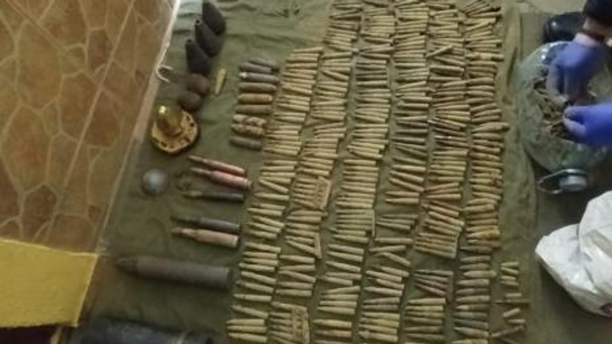 Un orădean a fost rănit după ce i-a explodat un proiectil pe care-l avea acasă. Acesta deținea un arsenal cu care ar fi putut arunca în aer centrul orașului!