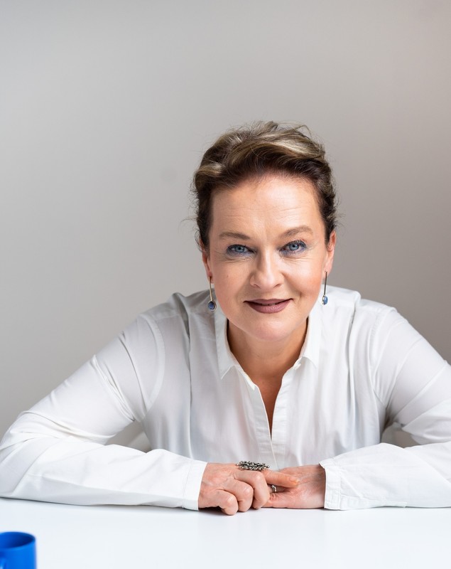 Mona Nicolici devine bunică la 58 de ani. Imagini de la cununia civilă a fiului ei