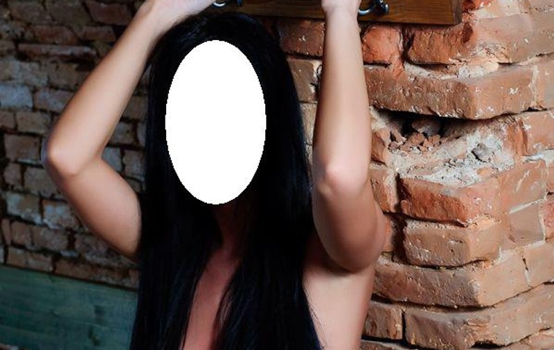 Tu ai încerca asta? Un celebru MANECHIN de la noi, cu EXCREMENTE DE PRIVIGHETOARE pe faţă PENTRU A FI MAI FRUMOS! FOTO