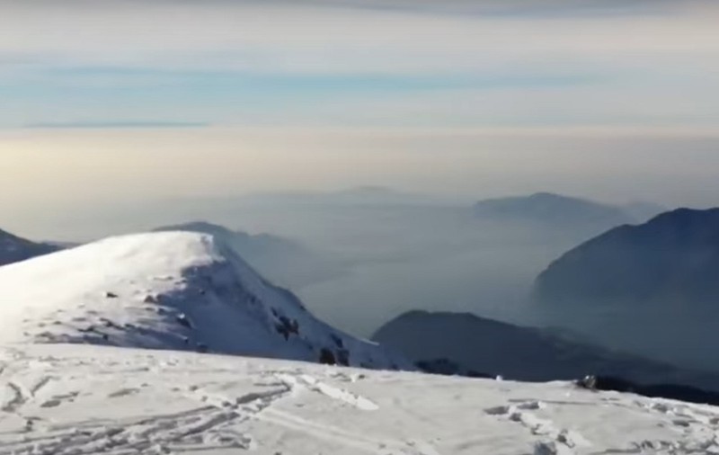 Doi italieni au murit în fața fiicei lor de 5 ani, după ce au căzut de pe o stâncă