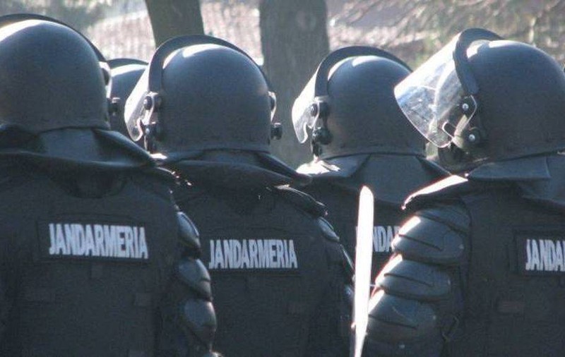 Scandal într-o piață din Constanța. Comercianții s-au luat la bătaie cu jandarmii