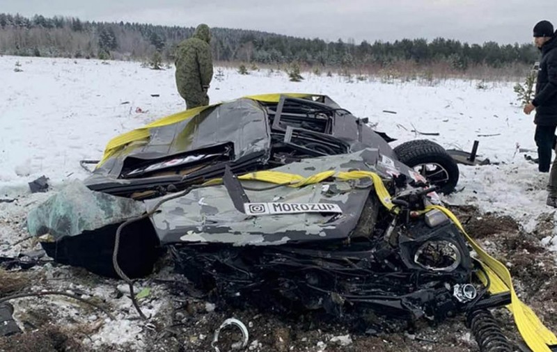 VIDEO | Motivul pentru care un rus și-a aruncat Mercedes-ul din elicopter. „M-a dezamăgit”