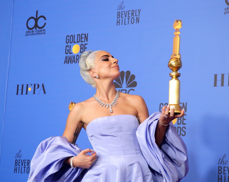 FOTO | Cât au costat bijuteriile pe care le-a purtat Lady Gaga la decernarea Globurilor de Aur