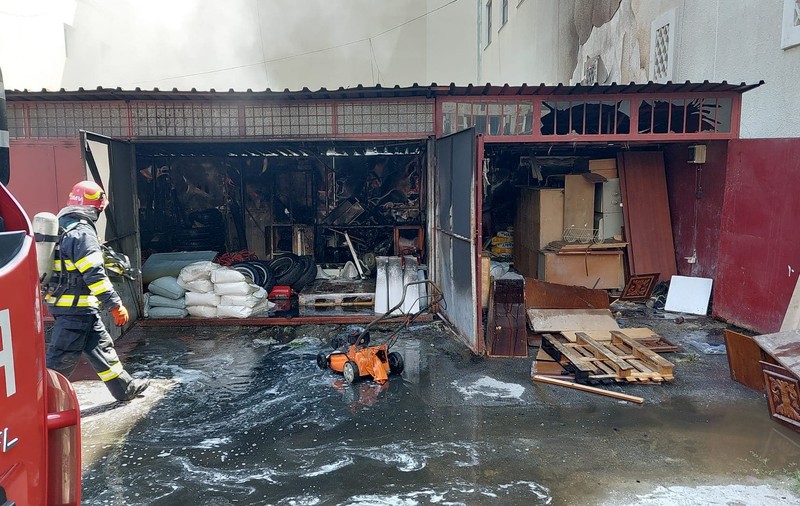 Incendiu la o anexă lipită de Opera Națională din București. Daunele materiale sunt nesemnificative