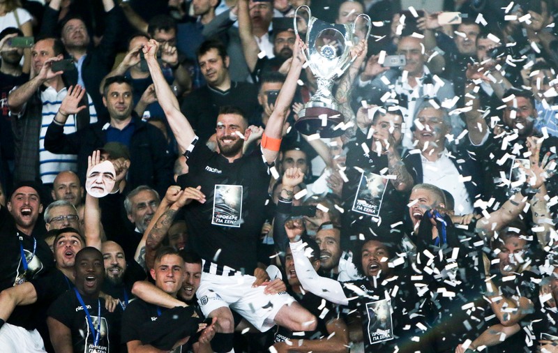 Finala Cupei Greciei, PAOK Salonic - AEK Atena 2-0. Primul trofeu pentru Răzvan Lucescu în Grecia. Mașini incendiate și focuri de armă! | FOTO&VIDEO
