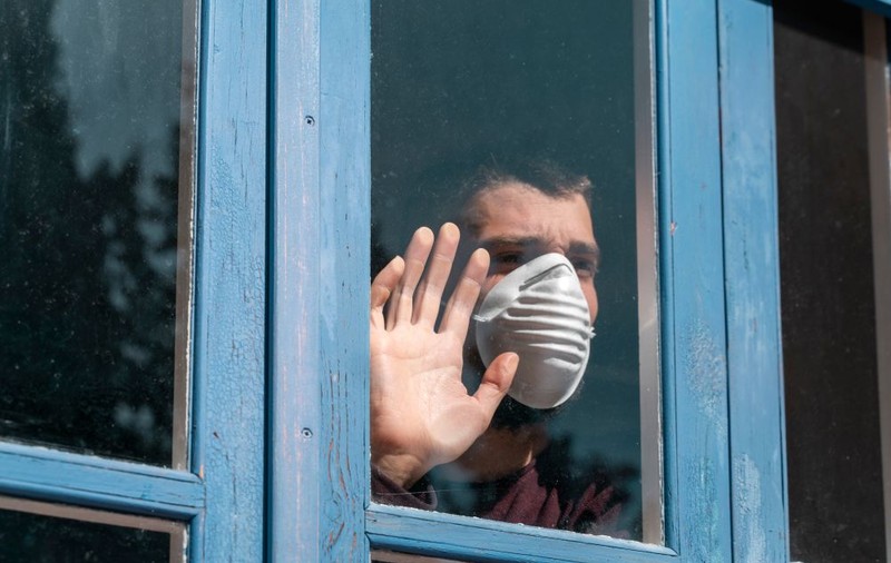 Un bărbat acuză că nu i se face al doilea test, după ce s-a intersectat în carantină cu o persoană infectată: “Ni s-a dat drumul acasă. DSP ne-a zis că nu mai are teste”