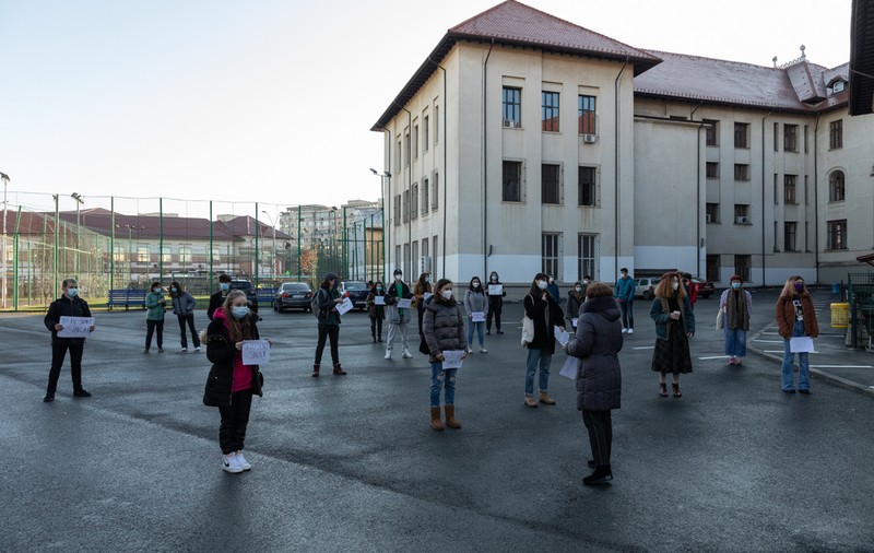 „Eu nu mi-aș trimite nepotul să învețe în clădirea Colegiului Șincai”, spune inginerul care a expertizat-o seismic. Avertismentul lui