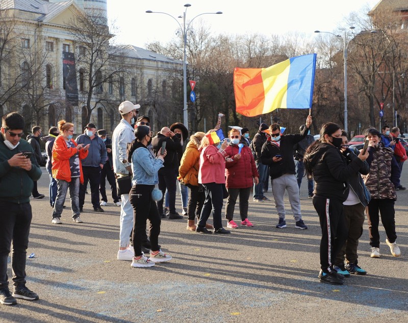 Protestul anti-restricții din Capitală, încheiat cu violențe și arestări. Manifestații și în alte orașe din țară