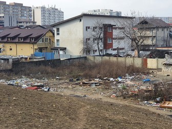Cetățenii din zona Brățării din sectorul 3 se plâng că locul e plin de gunoaie